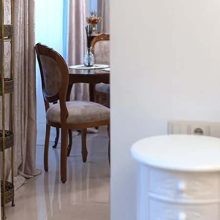 Luxury Apartment In Vilnius Old Town With Private Garden Exterior photo