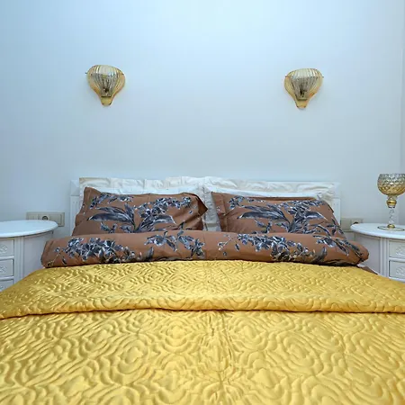 Luxury Apartment In Vilnius Old Town With Private Garden Exterior photo