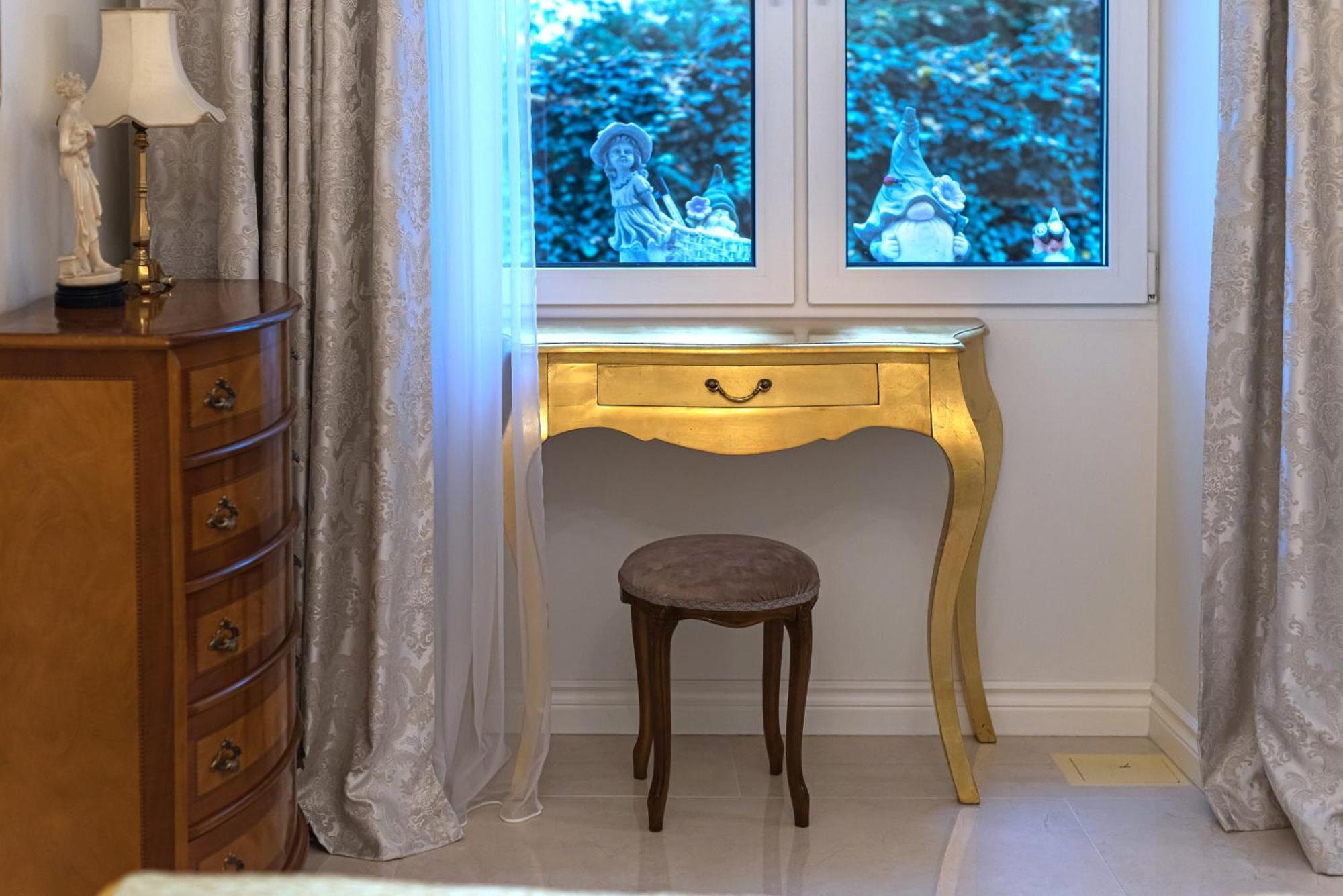 Apartment Luxury In Old Town With Private Garden