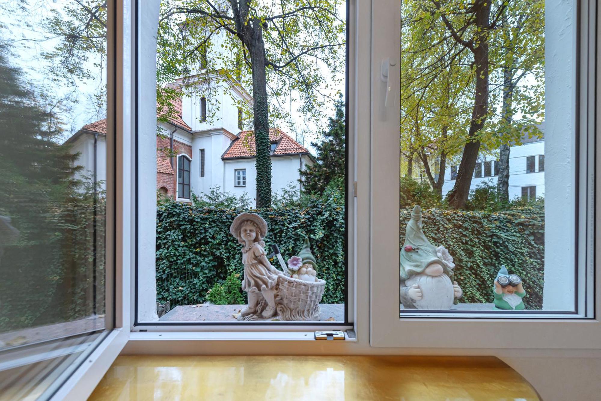 Luxury In Old Town With Private Garden Apartment *