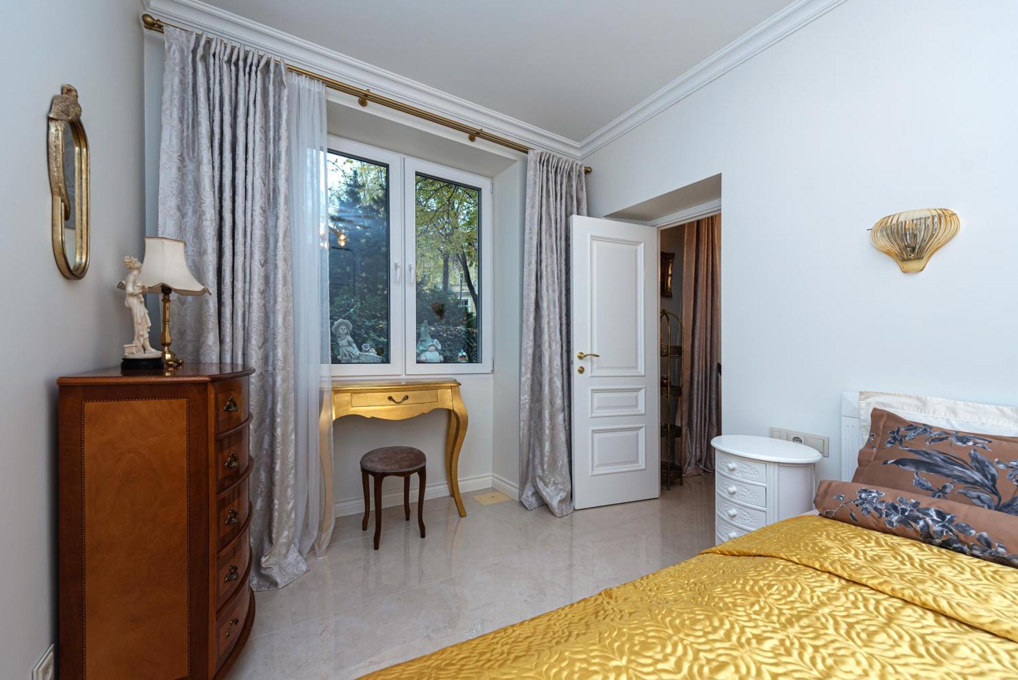 Íbúð Luxury In Old Town With Private Garden
