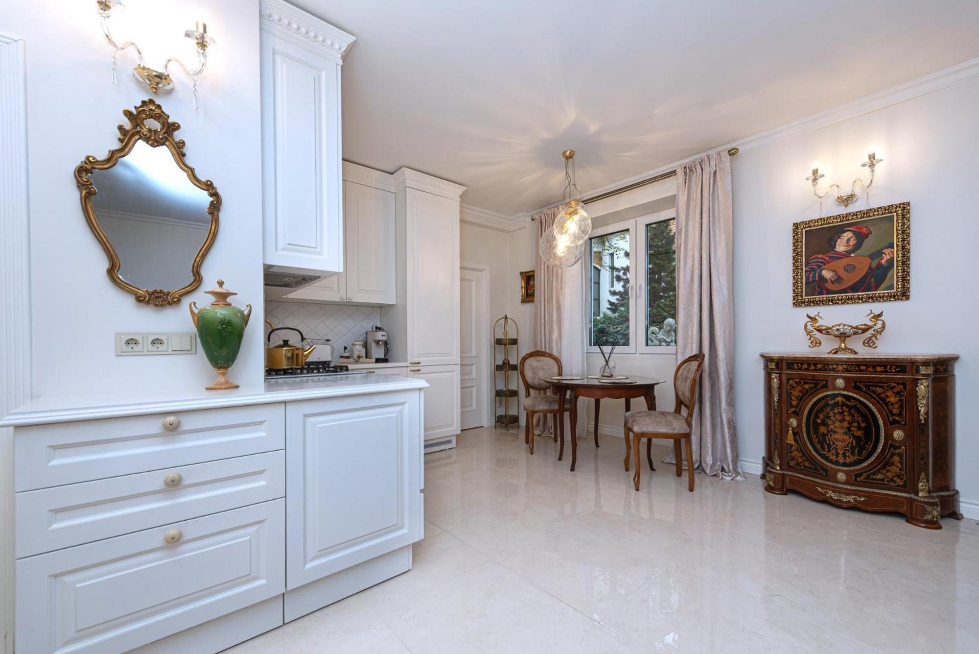 Luxury In Old Town With Private Garden Íbúð *