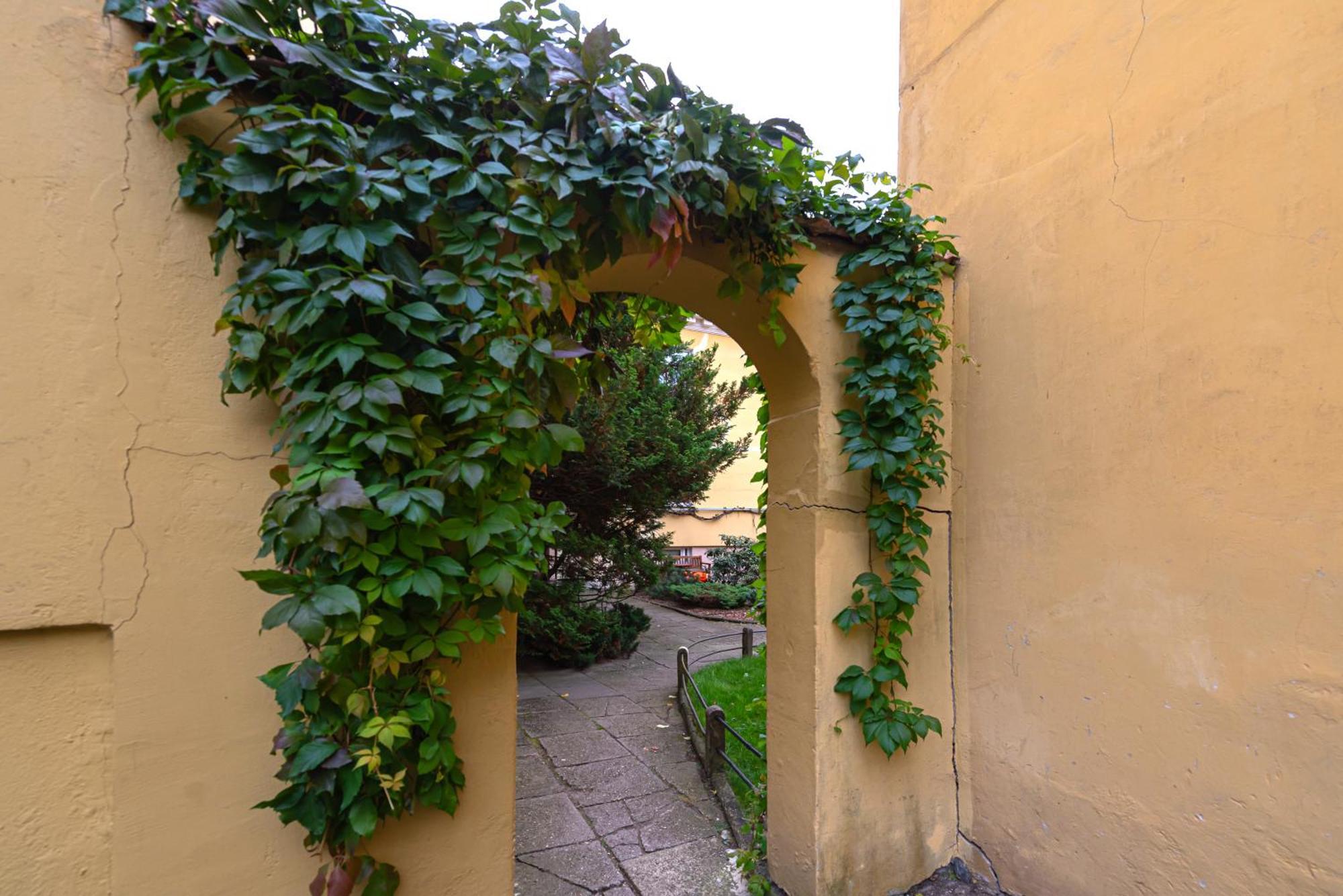 Luxury In Old Town With Private Garden *